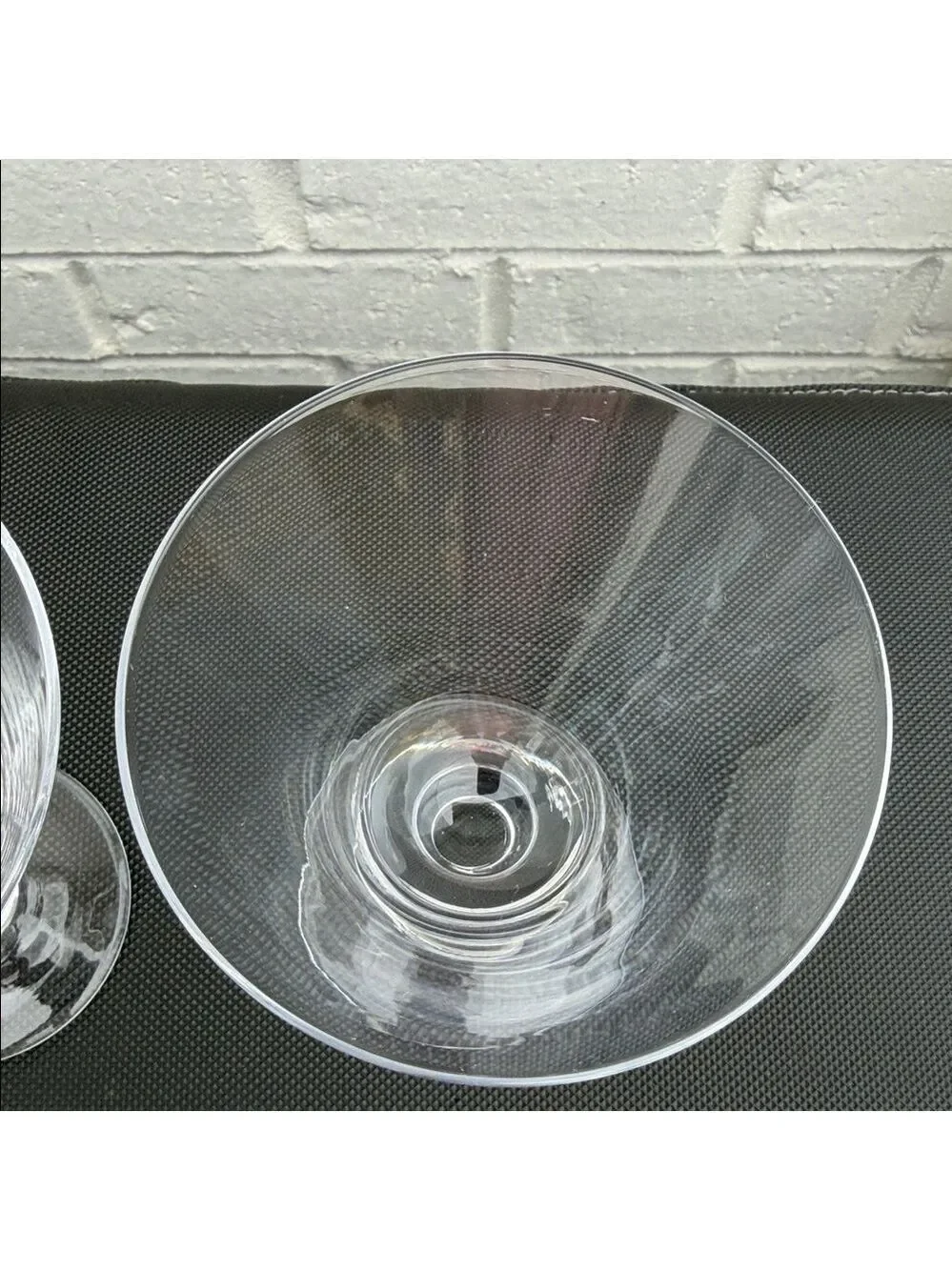 Pair of Stylish Crystal Clear 7 oz Martini/Cocktail Glasses Excellent Condition